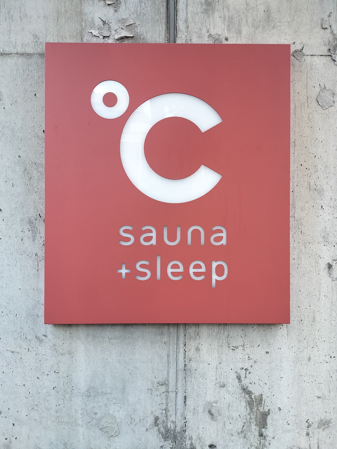 Capsule Hotel in the City Center × Sauna