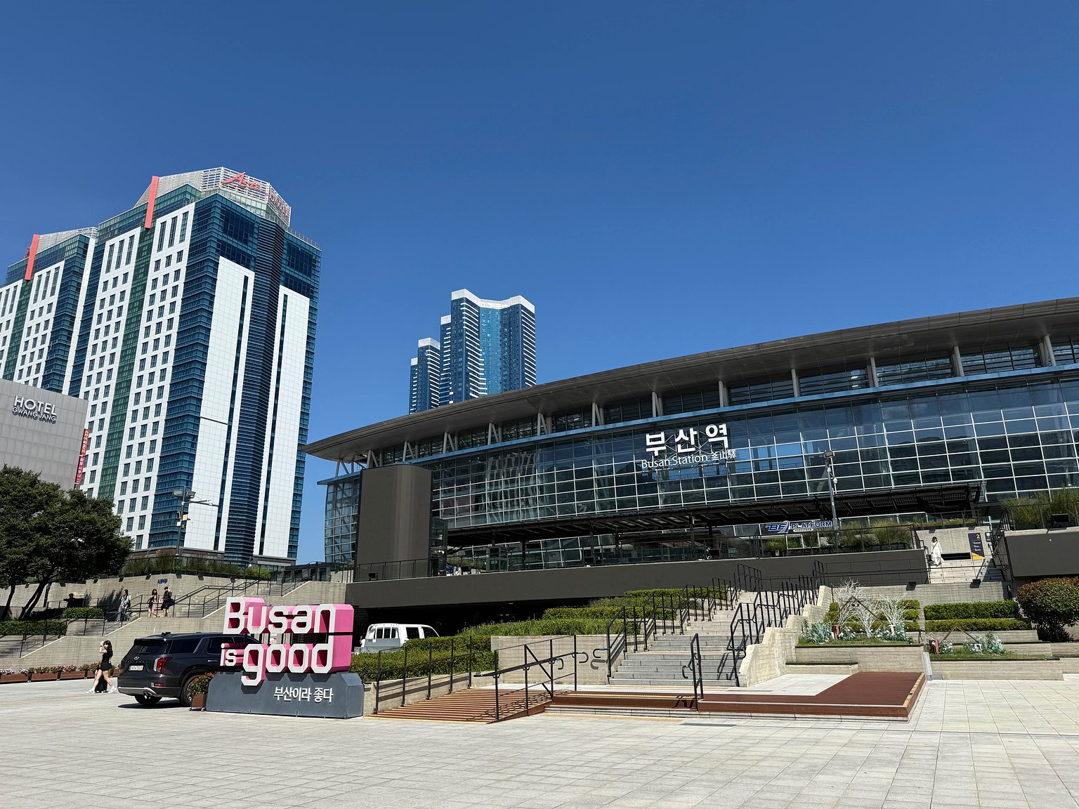 Ocean View Room in Front of Busan Station (= Busan Port)