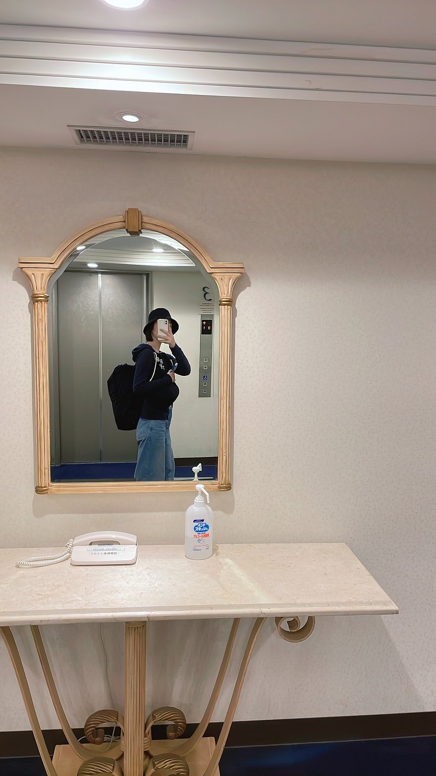 Discovering the Charm of Classic Hotels, Just a Short Walk to Glover Garden.