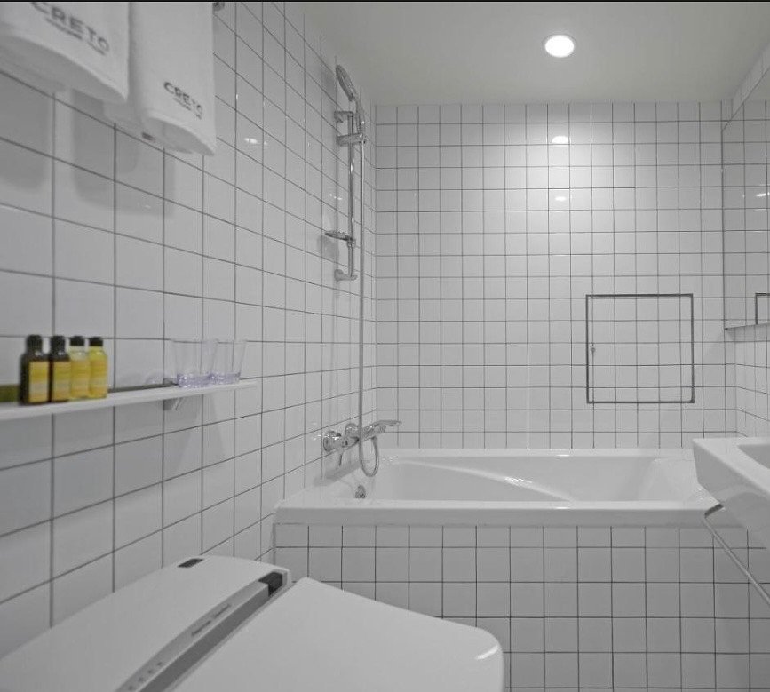 깨끗하고 세련된 흰색 테마 호텔