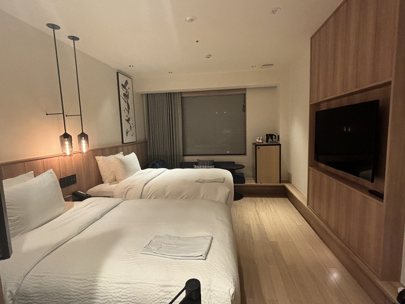 Luxurious Seaside Hotel at Low Cost 🎵