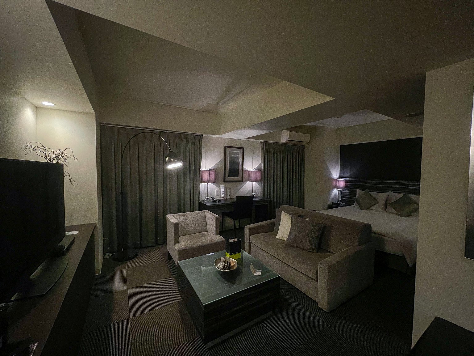 번화한 롯폰기에서 조금 떨어진 조용한 공간