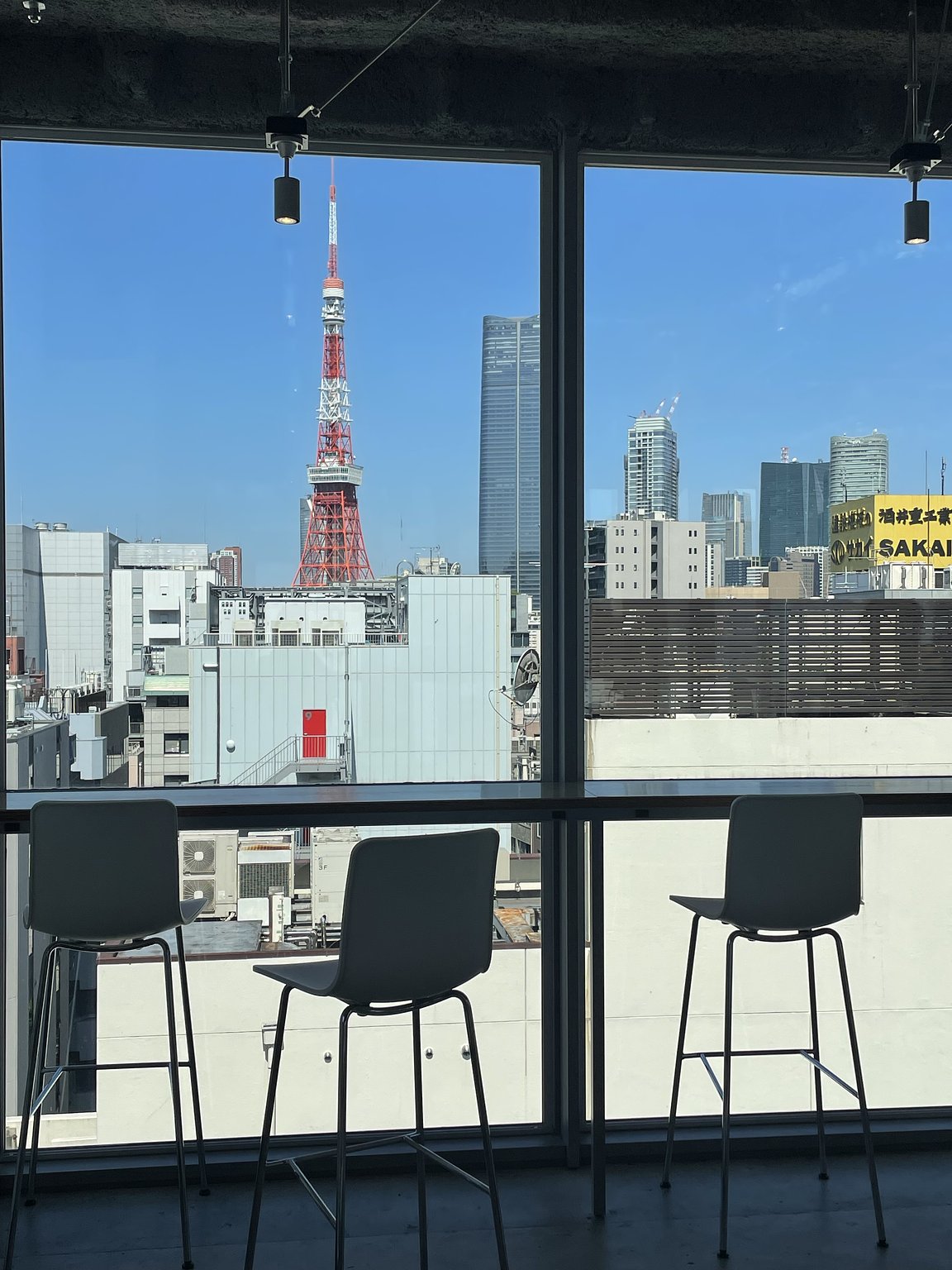 콤팩트하고 깨끗함