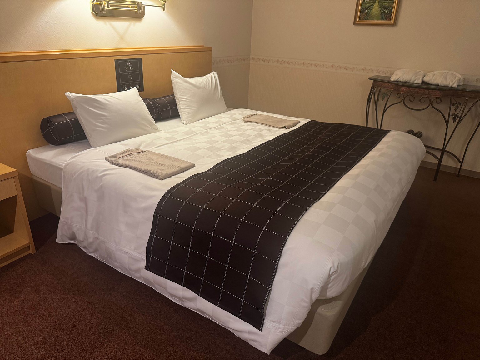 Affordable Stay at HafH: Conveniently Close to the Station in a Historic Hotel