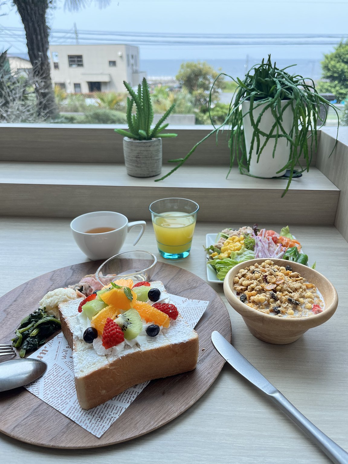 【葉山】前台休息室可眺望大海！工作也能高效的絕佳飯店！