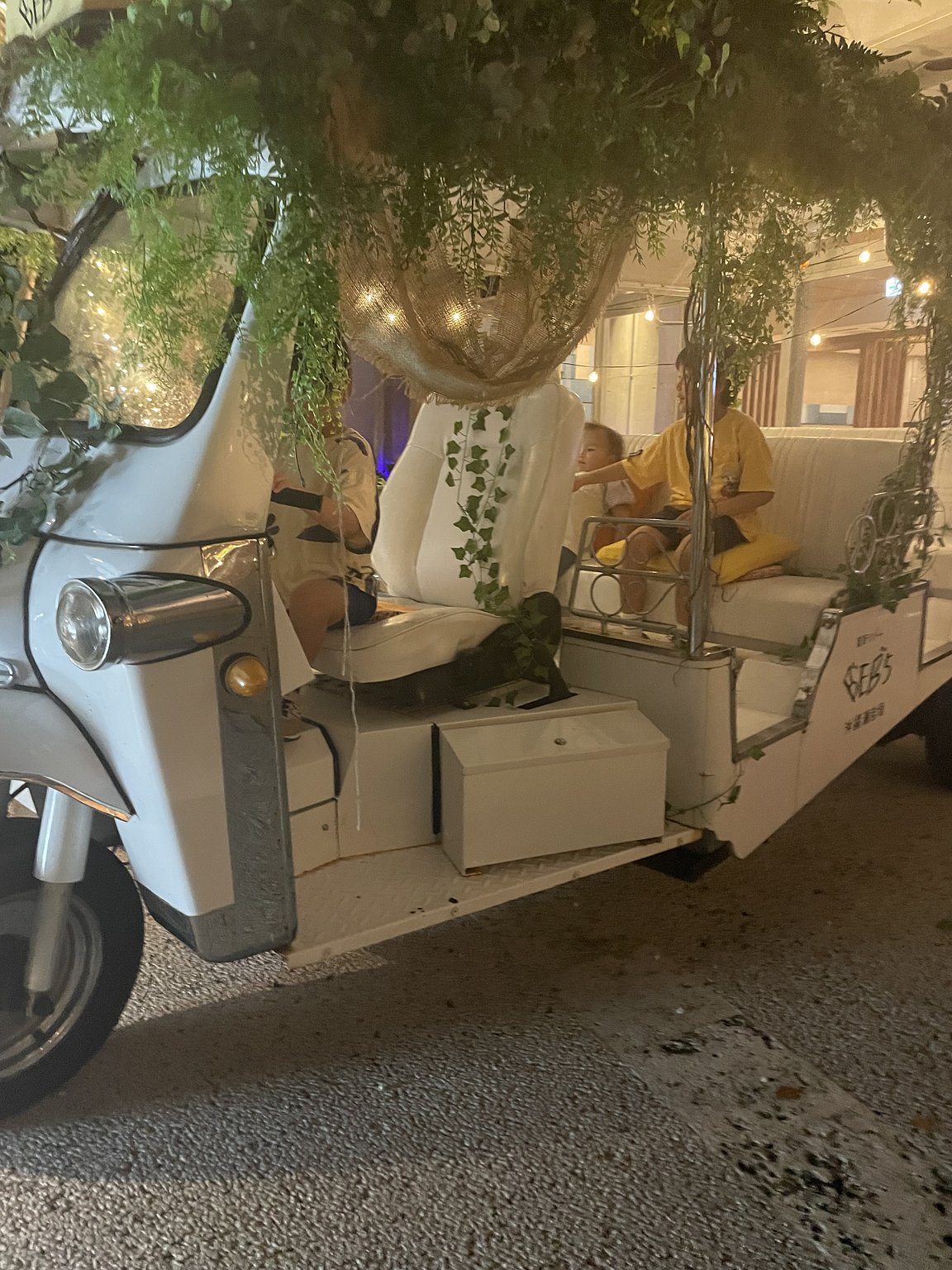 Enjoying Without a Car! 5 Minutes Walk from Airport Shuttle at Navi Beach Bus Stop & Nearby Restaurants and Glass Studio!