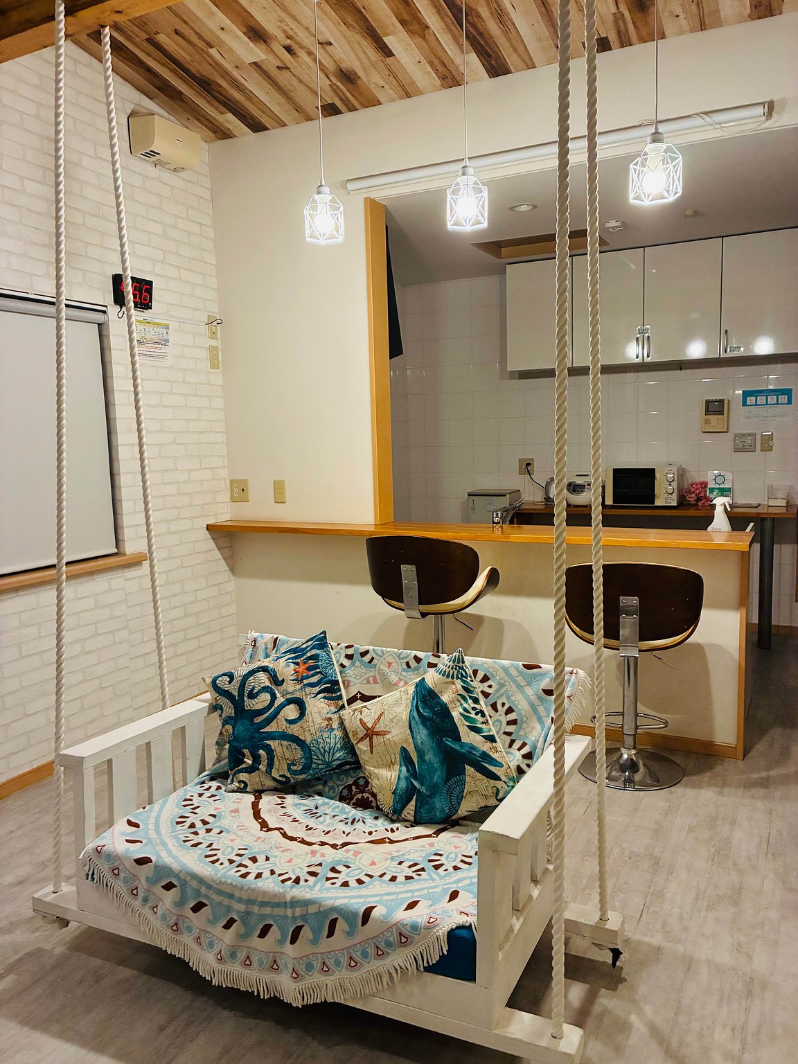 A Cute Guesthouse Just a Minute's Walk from Katase Enoshima Station