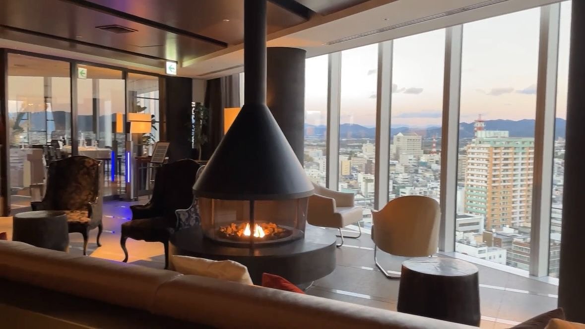 在舒適的休息室享受高品質的酒店假期