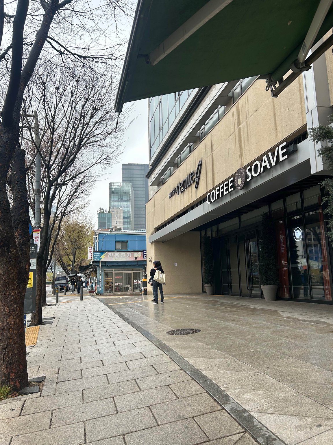 ホテル内のATMでレボリュートから出金可能！