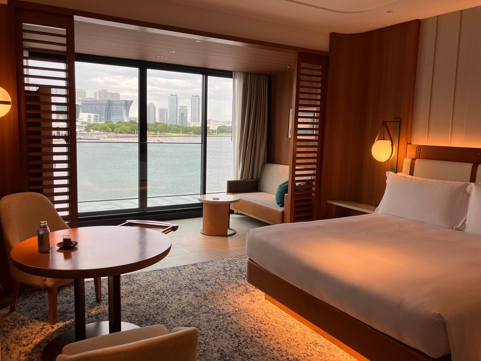 The View of Minato Mirai and the Sea is Amazing! A Luxury Hotel Recommended for a Cozy Stay