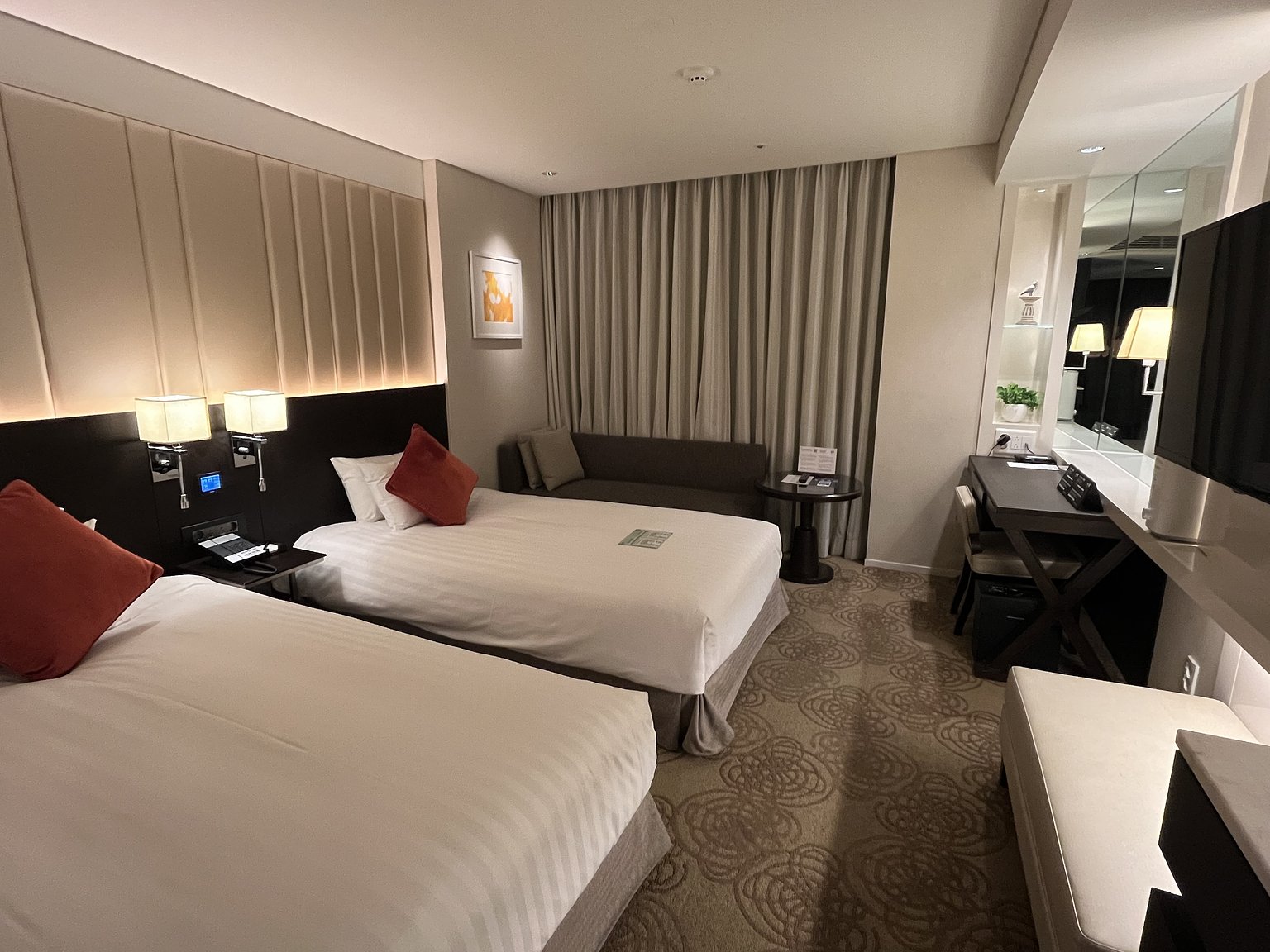 Right in the heart of Myeongdong‼️ The location is excellent✨