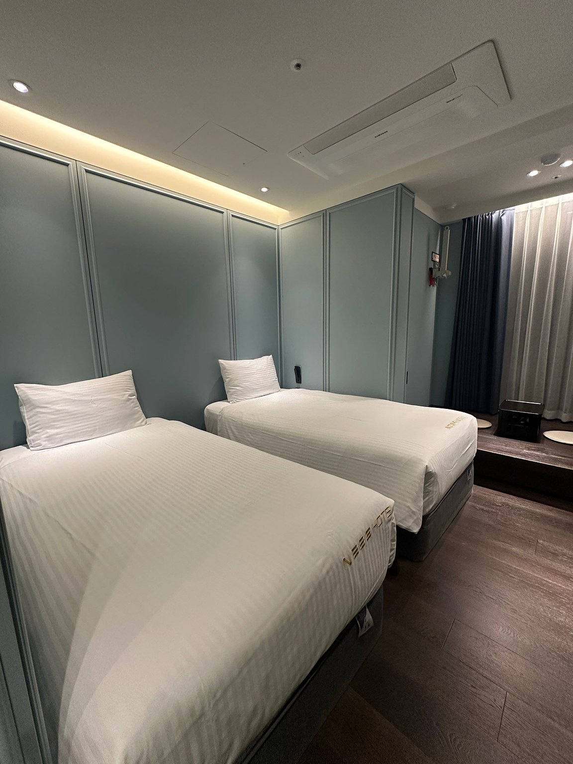 A hotel within walking distance to Anguk area!