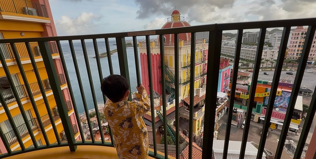 Convenient Accommodation to Enjoy American Village – Recommended for Families!