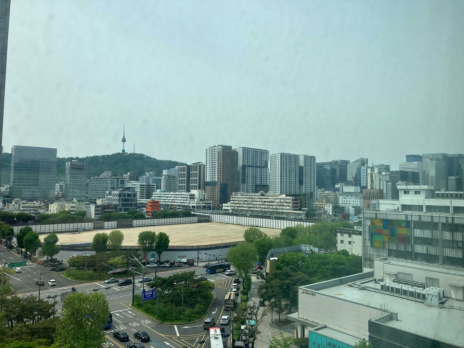 Convenient location. Grabbed Kkwabbegi without waiting in line.