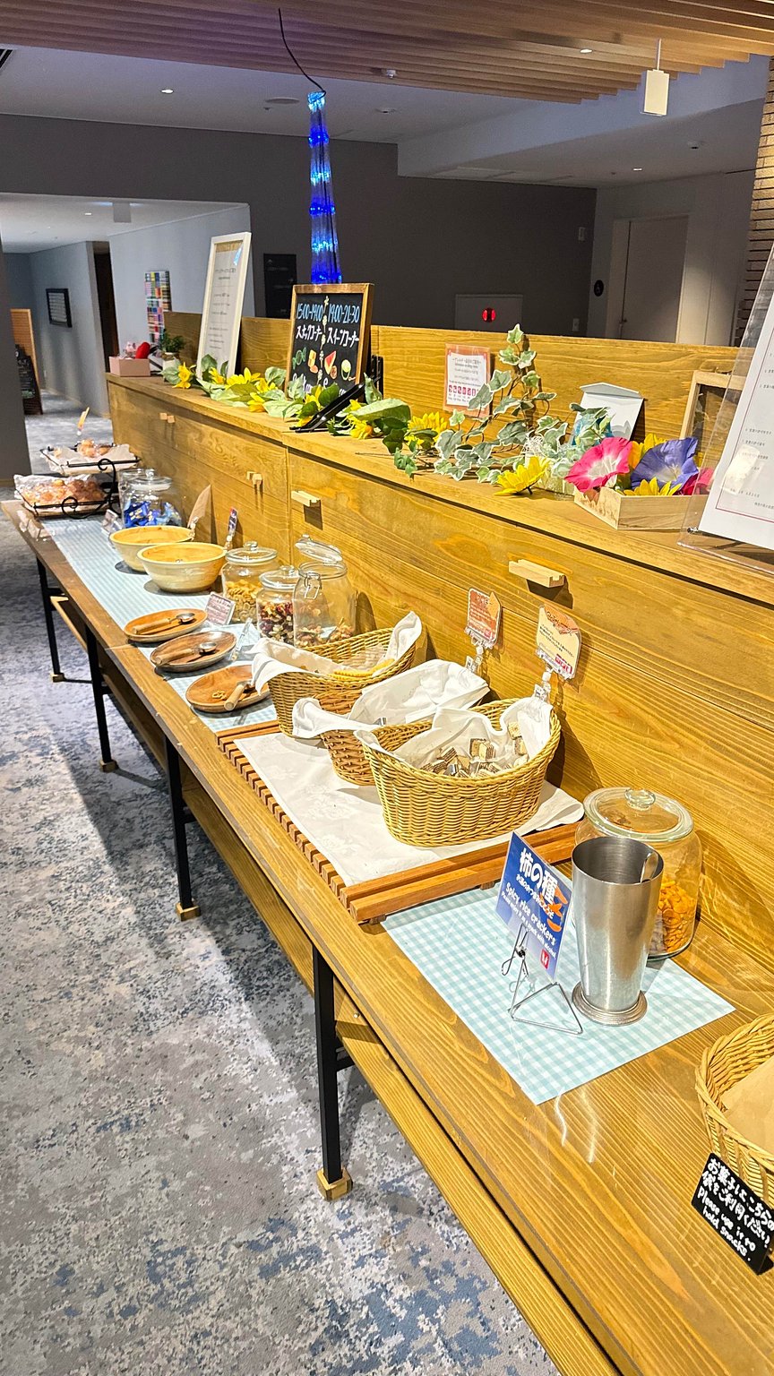 Amazing Service!! Dinner Available for an Extra Fee✨ Free Snacks and Alcohol!!