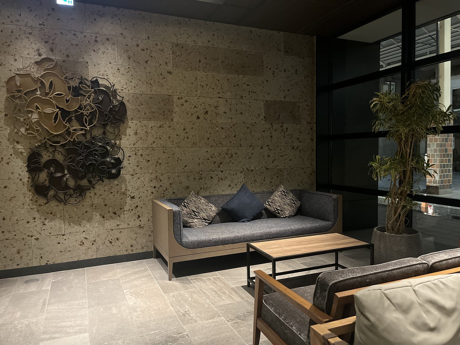 A Hotel That Feels Like the Town Through Its Colors