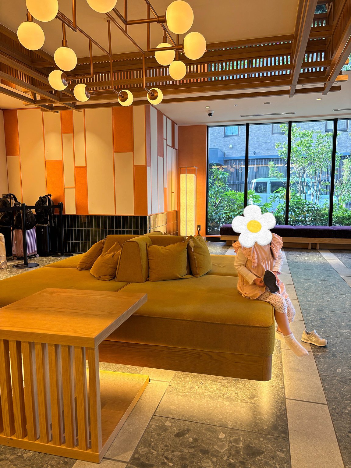 從京都車站步行可達，亦可搭乘巴士或電車前往觀光地