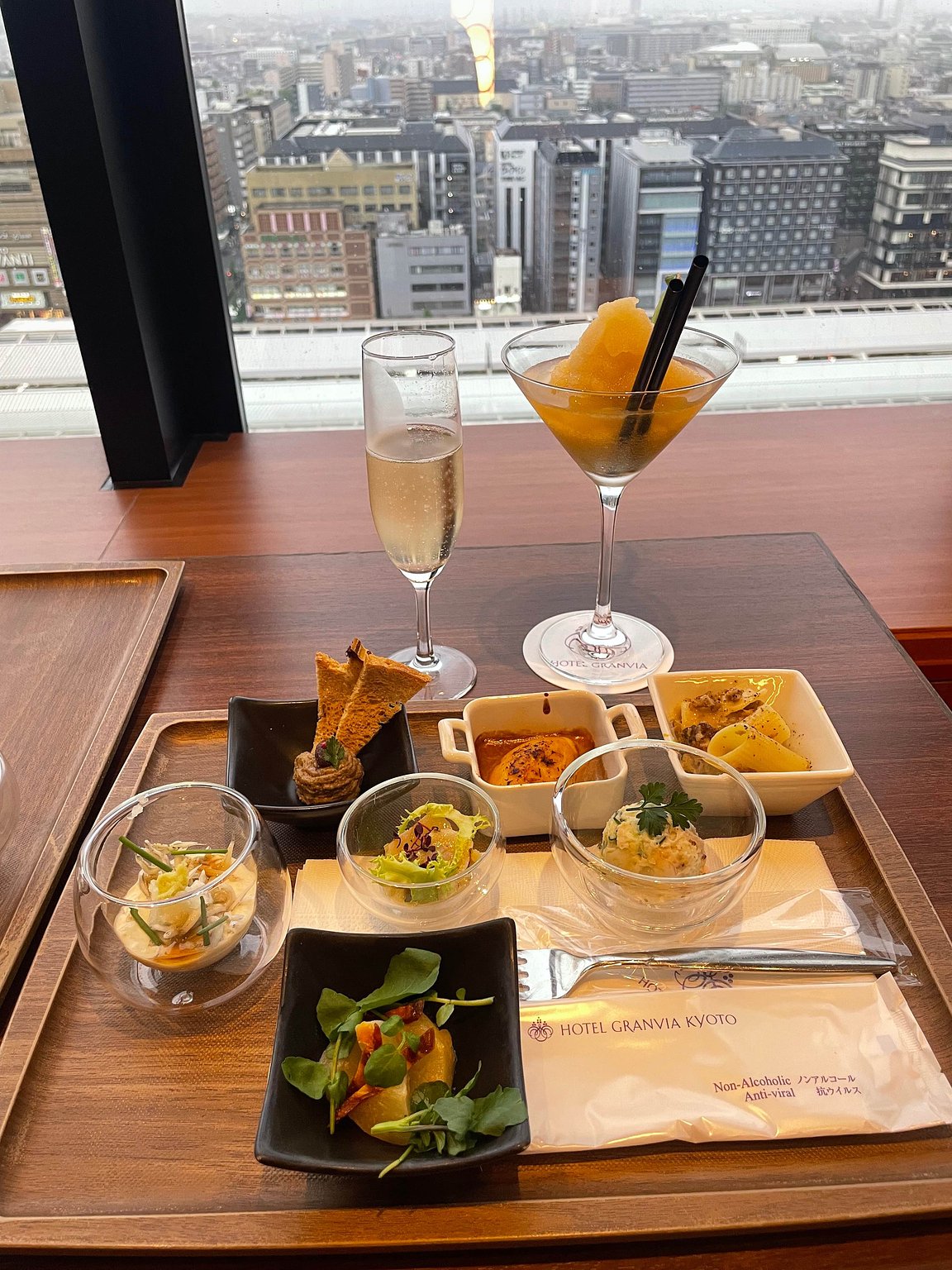 The Club Lounge Offers All-You-Can-Drink and Eat at This Scenic Hotel Directly Connected to Kyoto Station