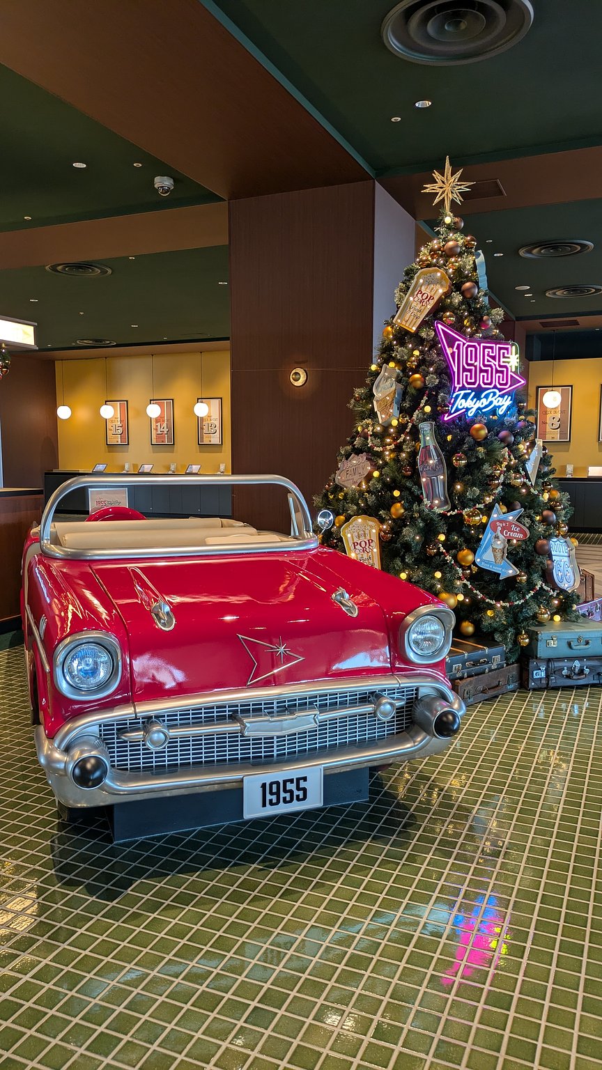 Charming Shared Space from the 50s, but Beware of Shuttle Buses for DisneySea Users!