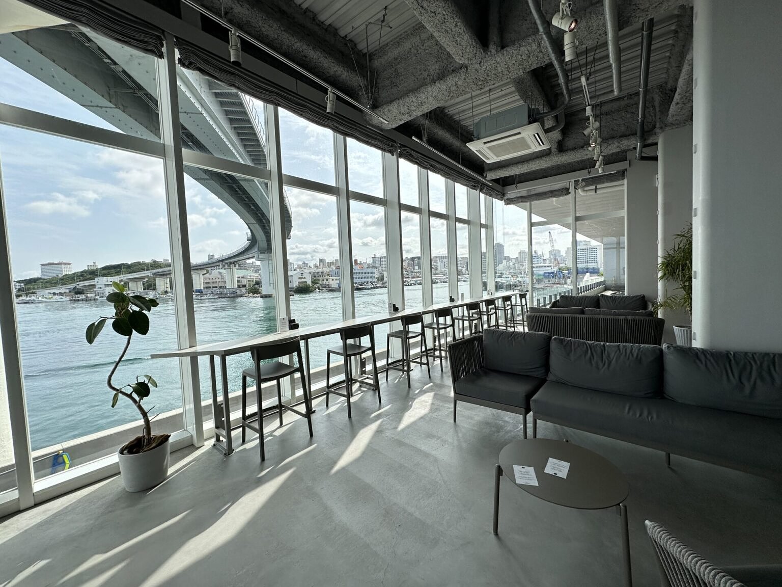 沖繩旅行的目的地藝術酒店！從休息室看港灣景色獨一無二