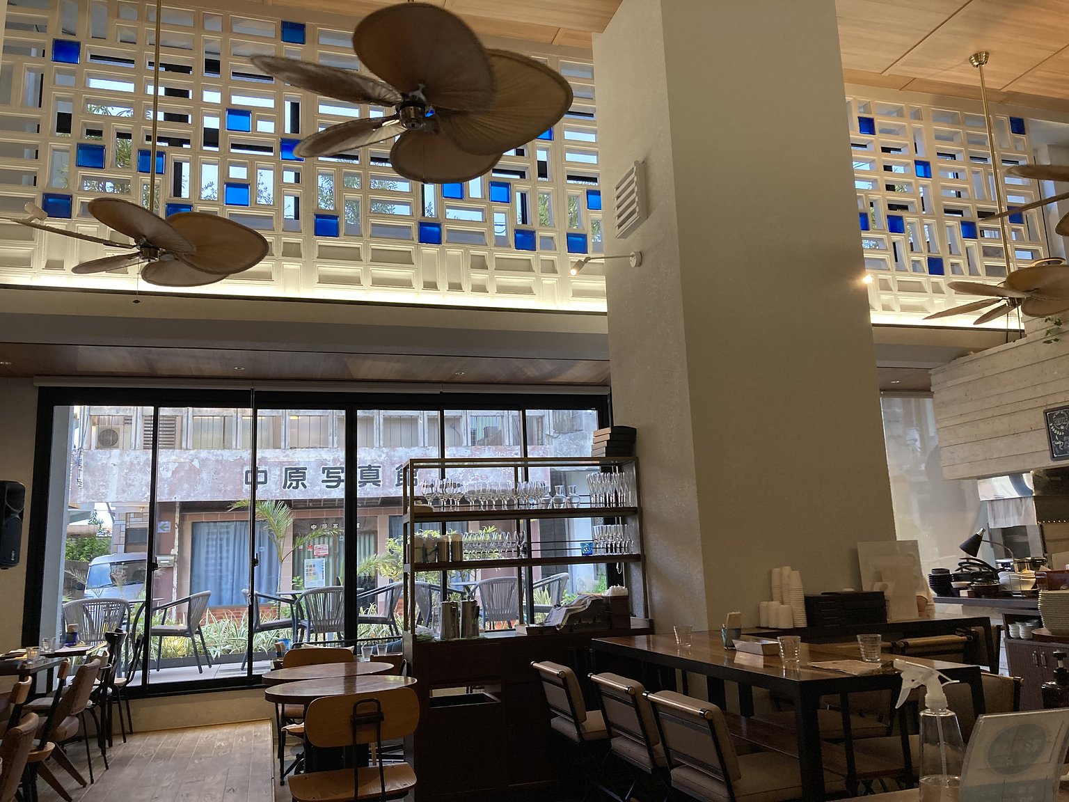 舒適的餐飲和浴室