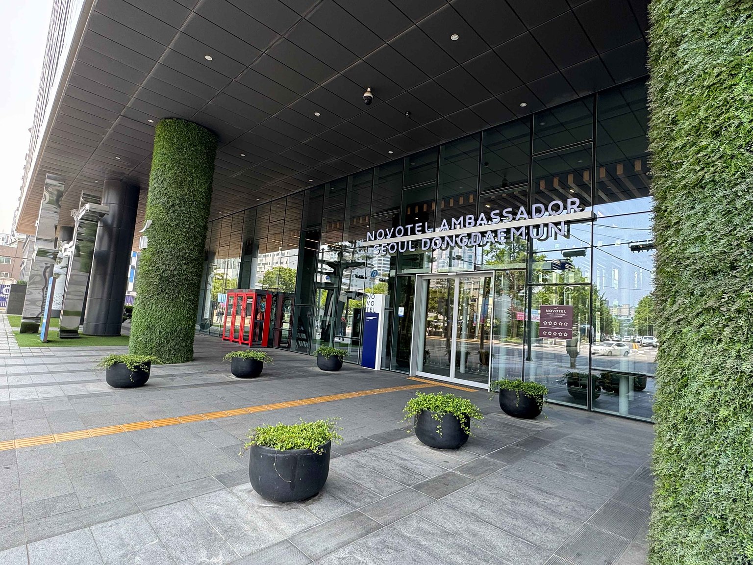 너무 좋은 위치에, 다양한 맛집과 즐길거리가 넘치는 Must Stay 호텔!