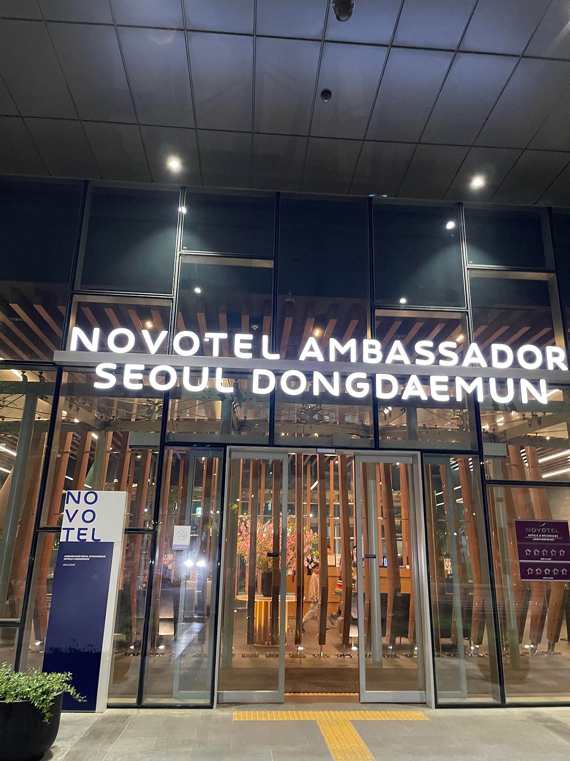 Touching! Perfect for Night Shopping in Dongdaemun.