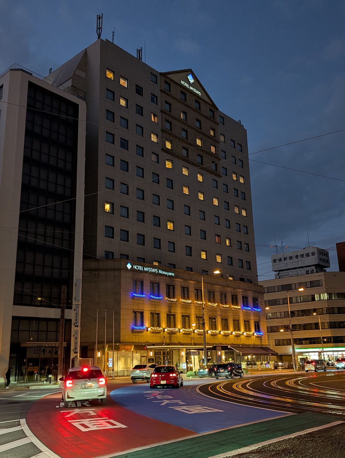 Former JAL City, popular with locals at the 1st-floor bar