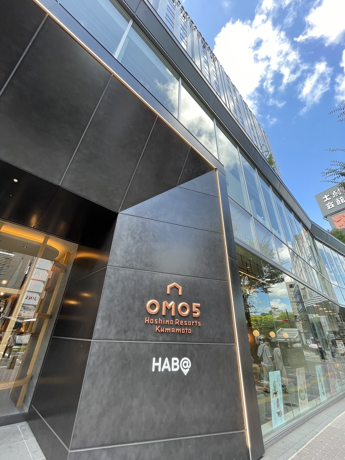 Enjoying OMO’s City Strolling Activities