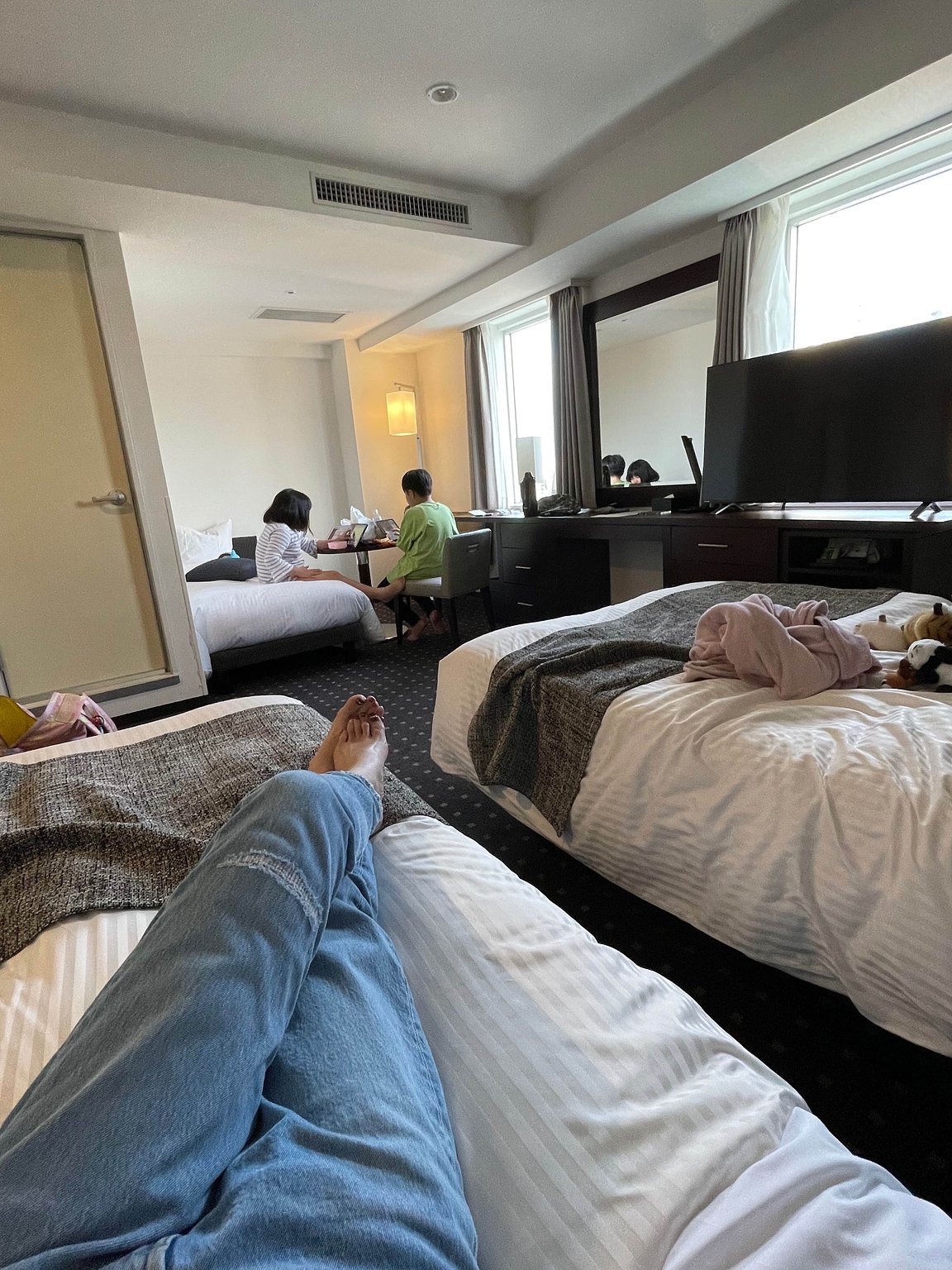 Three people relaxed in an L-shaped room. Children can sleep together! Extra bed for ¥6,700! Close to popular shopping streets and famous stores, and near Ueno!