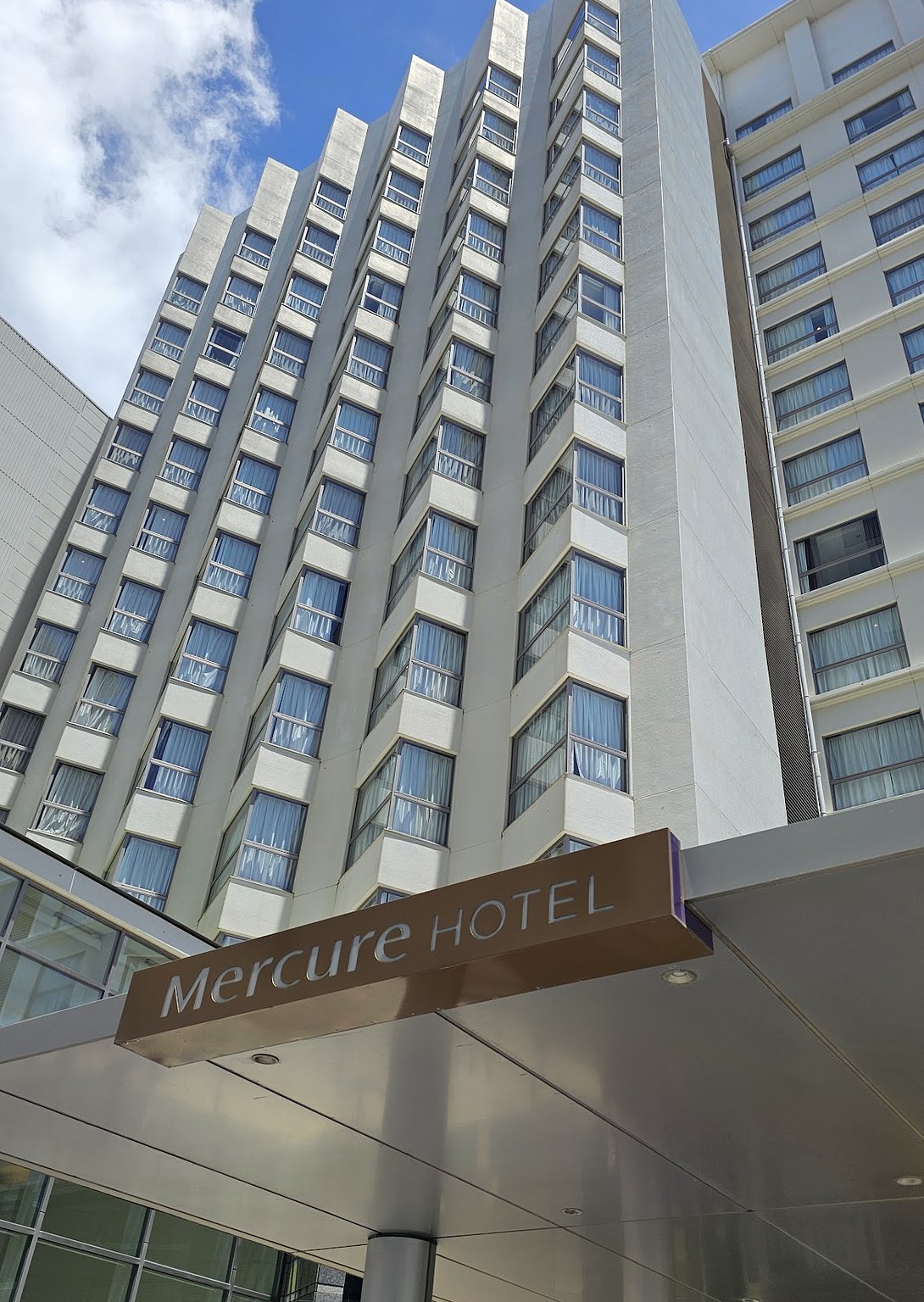 A Hotel With Great Access and Comfortable Beds