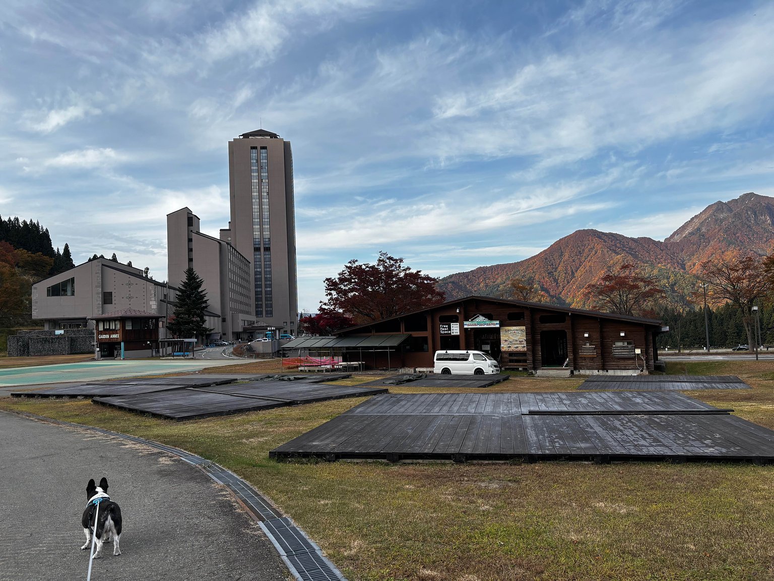 November 8th (Saturday) Autumn Foliage: Stay Record of 2 Adults, 1 Elementary School Child, and 1 Dog (Nearby Pet Hotel)