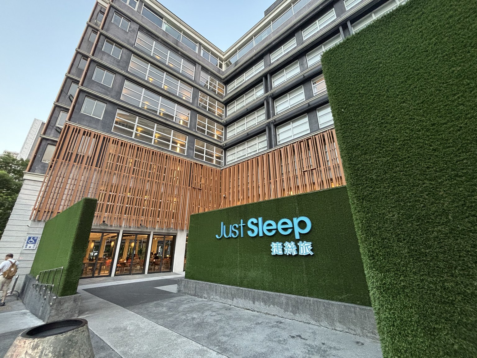 Lovely Hot Springs and Fandom Activities