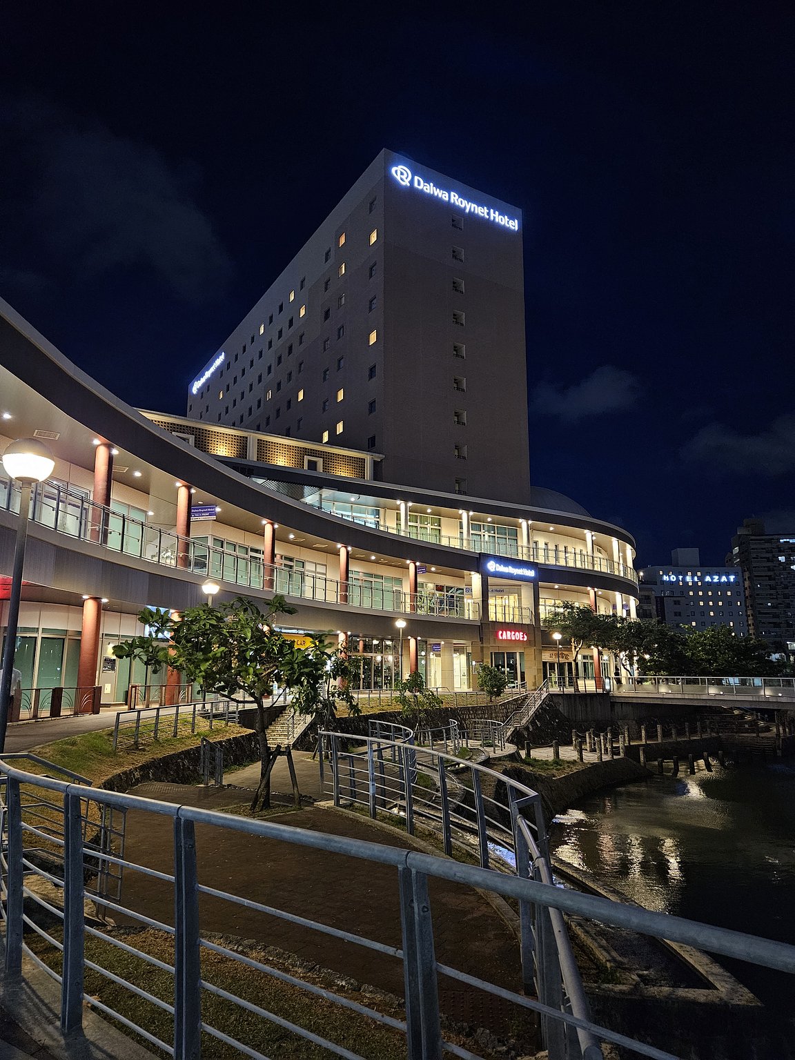 Convenient Location! And a Massage Chair to Relieve Fatigue!