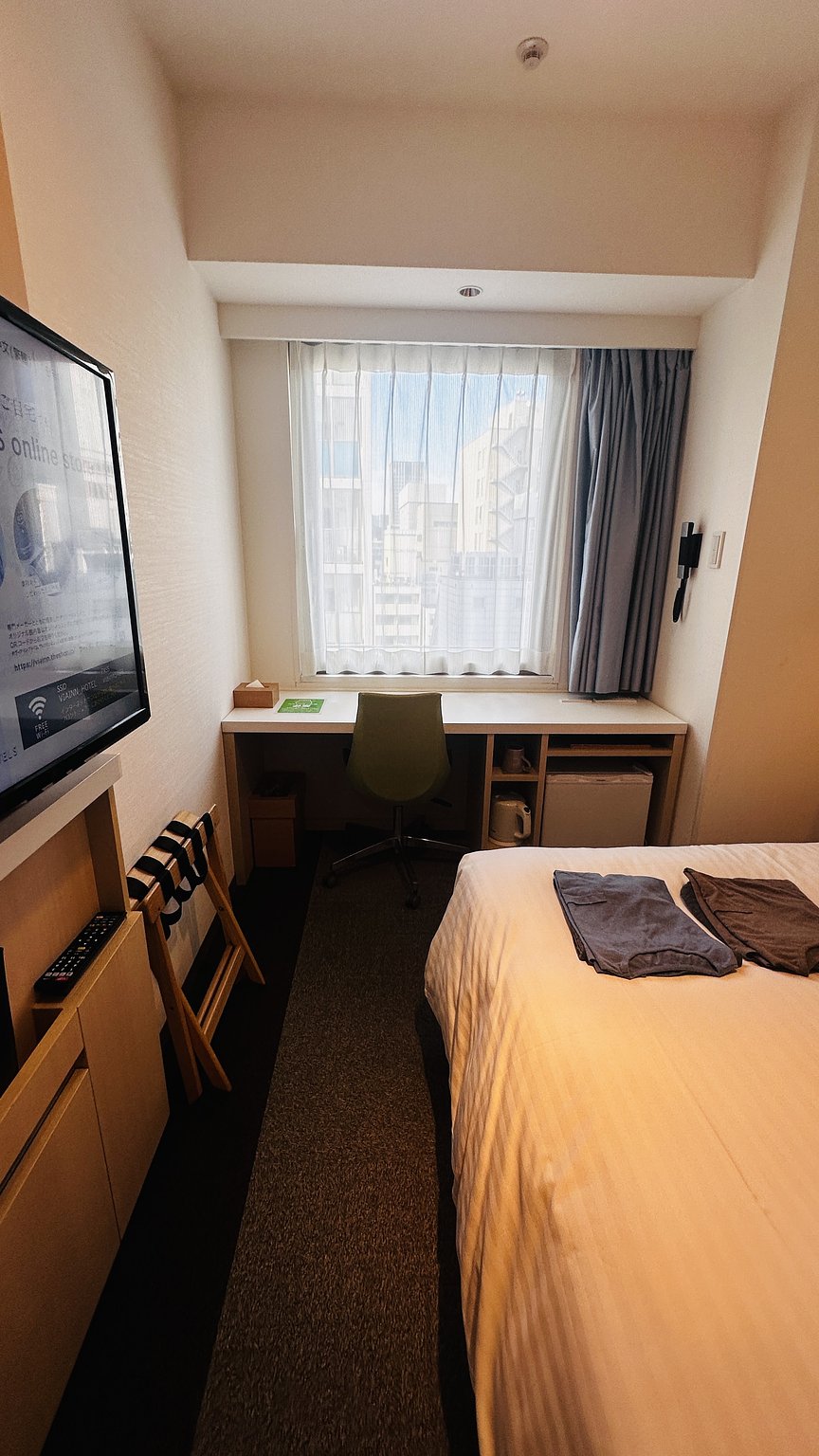 1-minute walk from Yotsubashi Station! Convenient for room dining with discounts from the supermarket next door