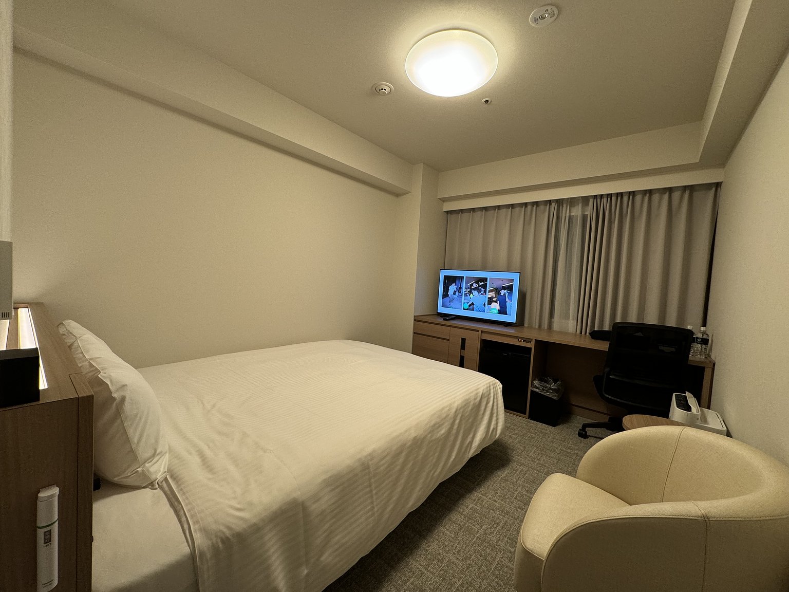 Right in front of Hamasta! A freshly renovated comfortable room