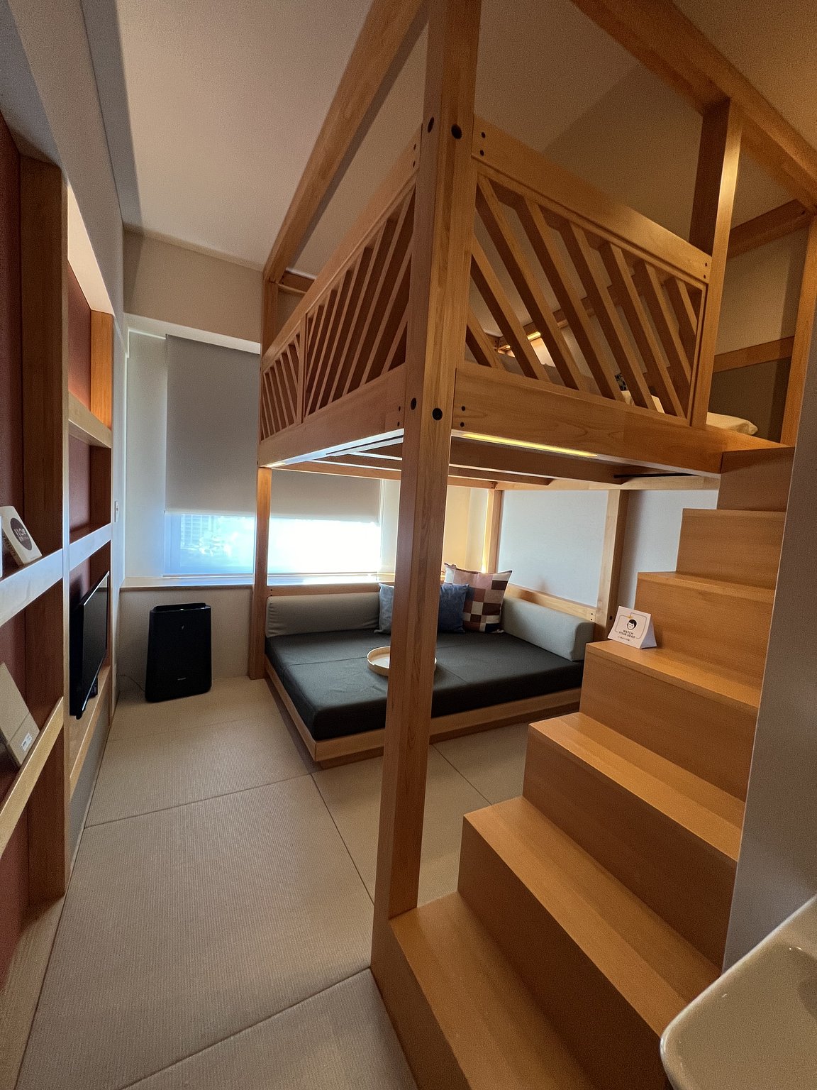 비밀 기지 같은 야구라 룸과 류큐 유리 조명에 치유받는 어른의 오키나와 여행