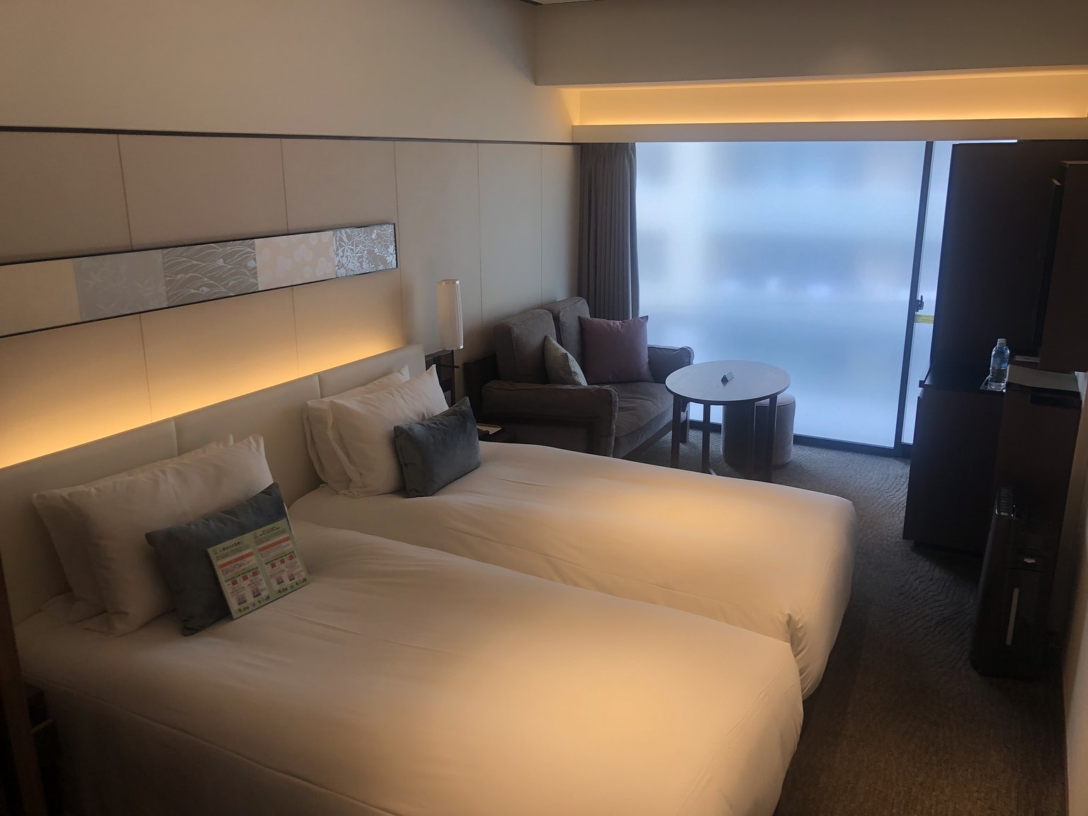 Comfortable with a large public bath! Convenient location!