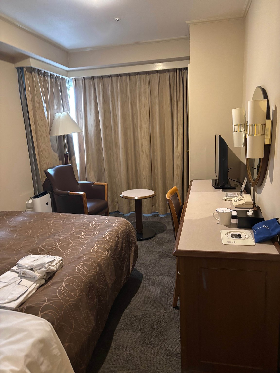 Enjoying Hiroshima while riding the streetcar. A journey to experience peace and nature