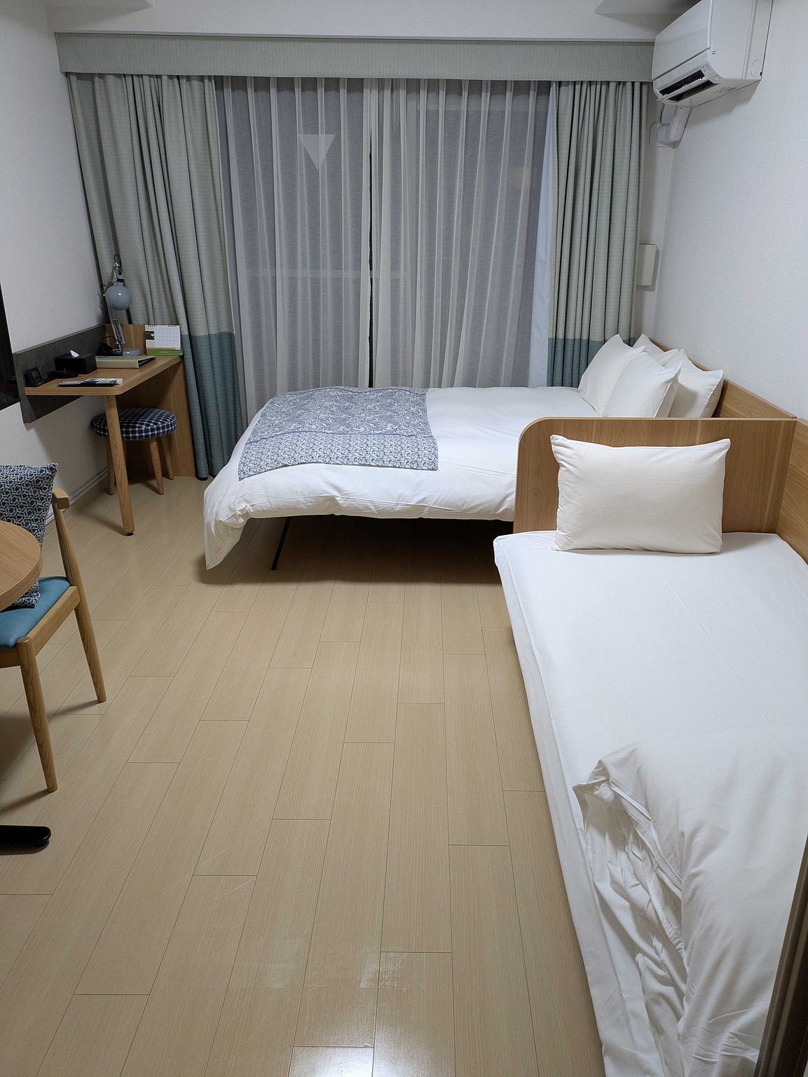 10 minutes walk to Osaka Castle! All rooms with kitchen and washing machine, close to supermarket for a 'home-like' stay