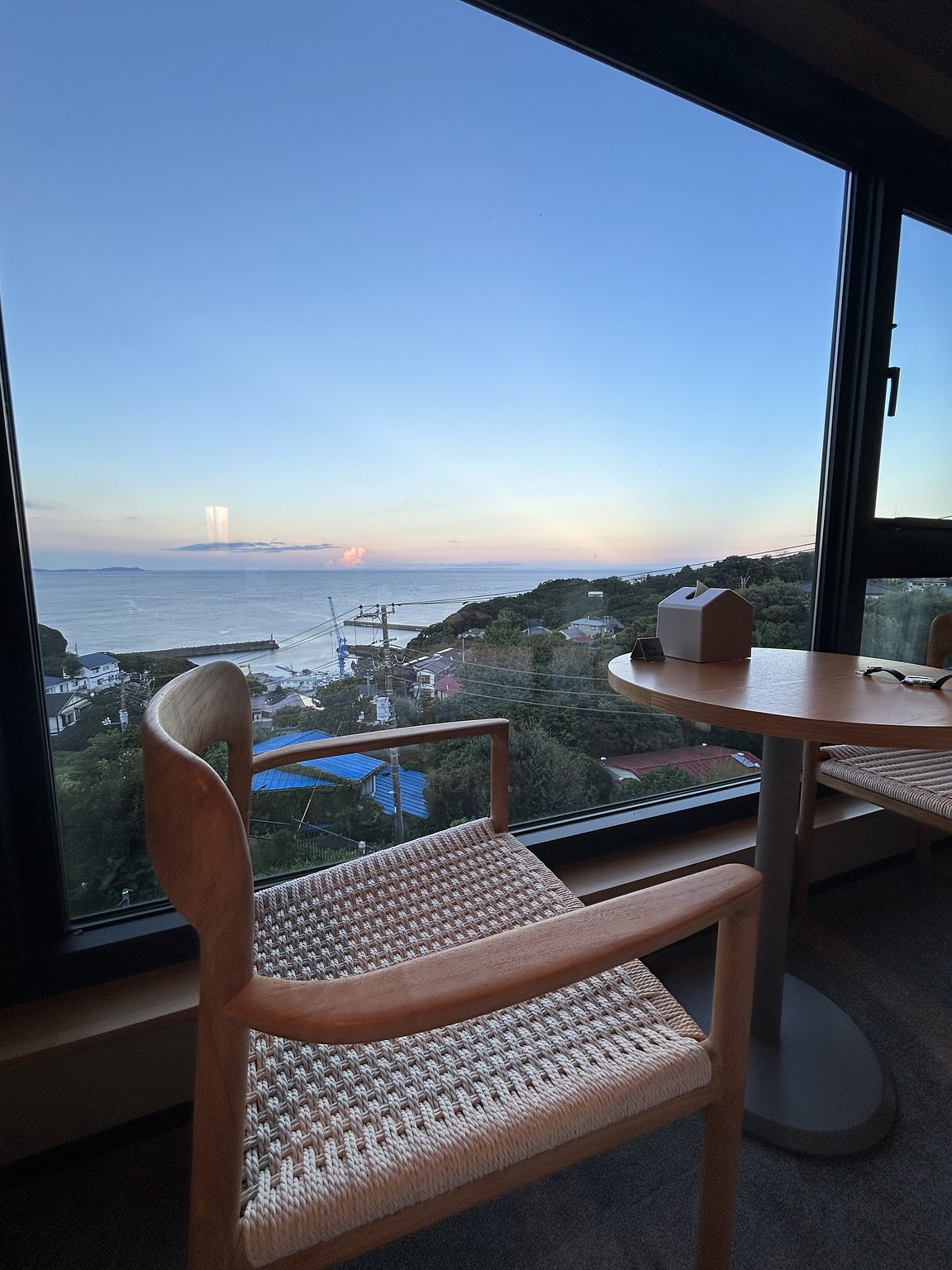 [Ocean View Overlooking the Sea and Sky ⛵️🌄]