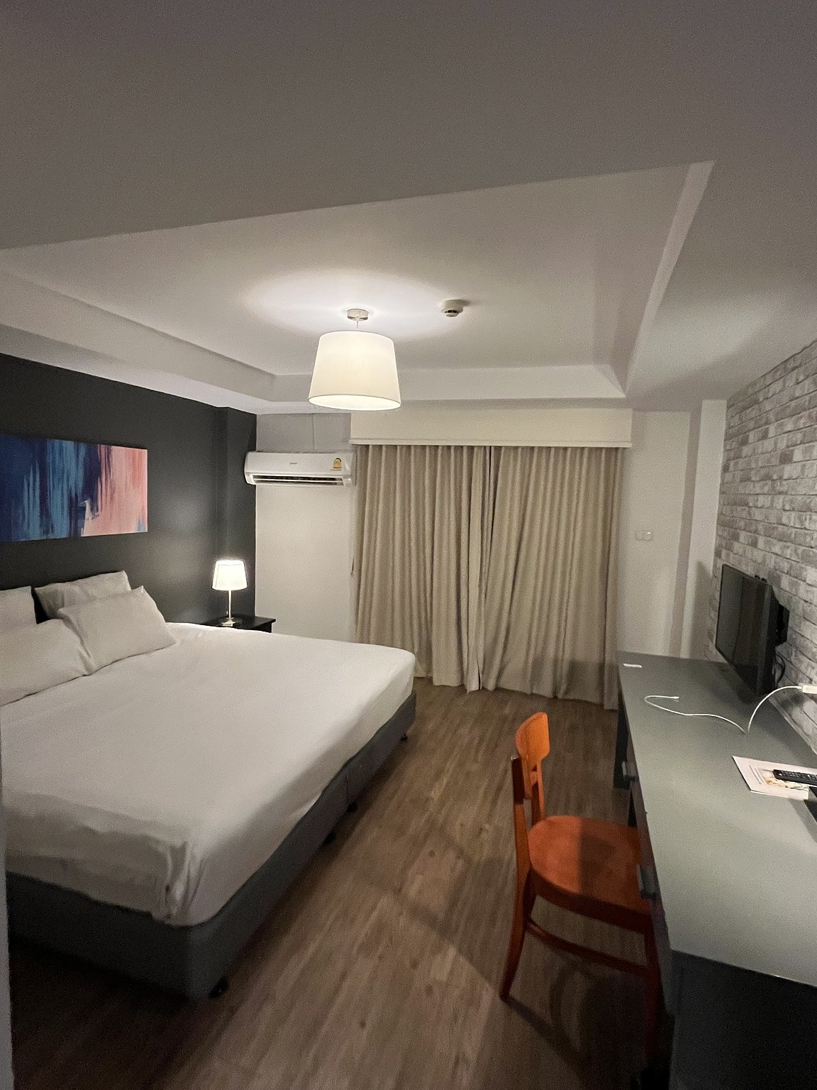 Recommended budget hotel near Walking Street HafH