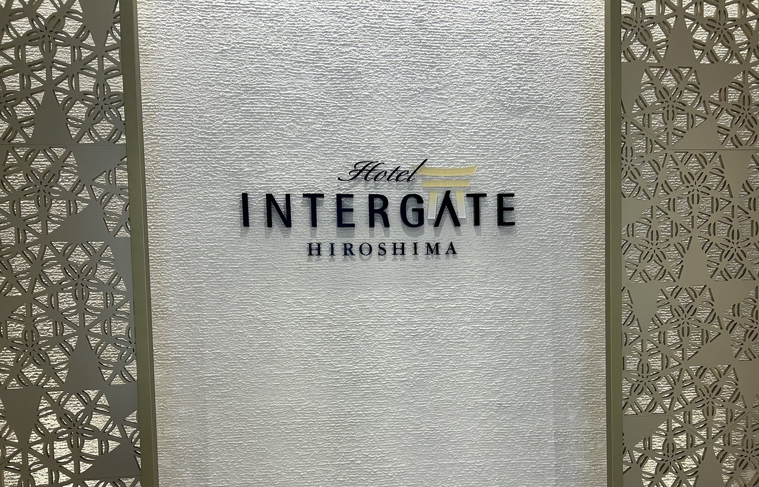 Free Drinks and Snacks at the Top Floor Lounge