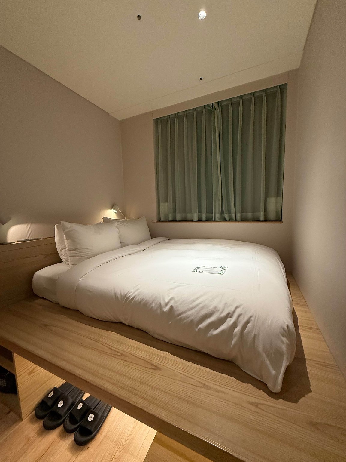 역근처에 북적이는 압구정과 식사 카페가 부족하지 않은 호텔!