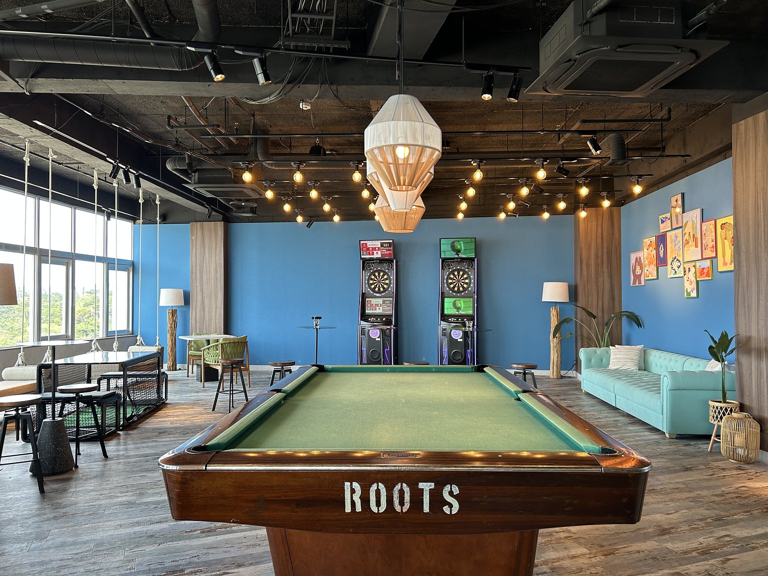 The Lounge Service is Excellent! All-You-Can-Drink 🍺