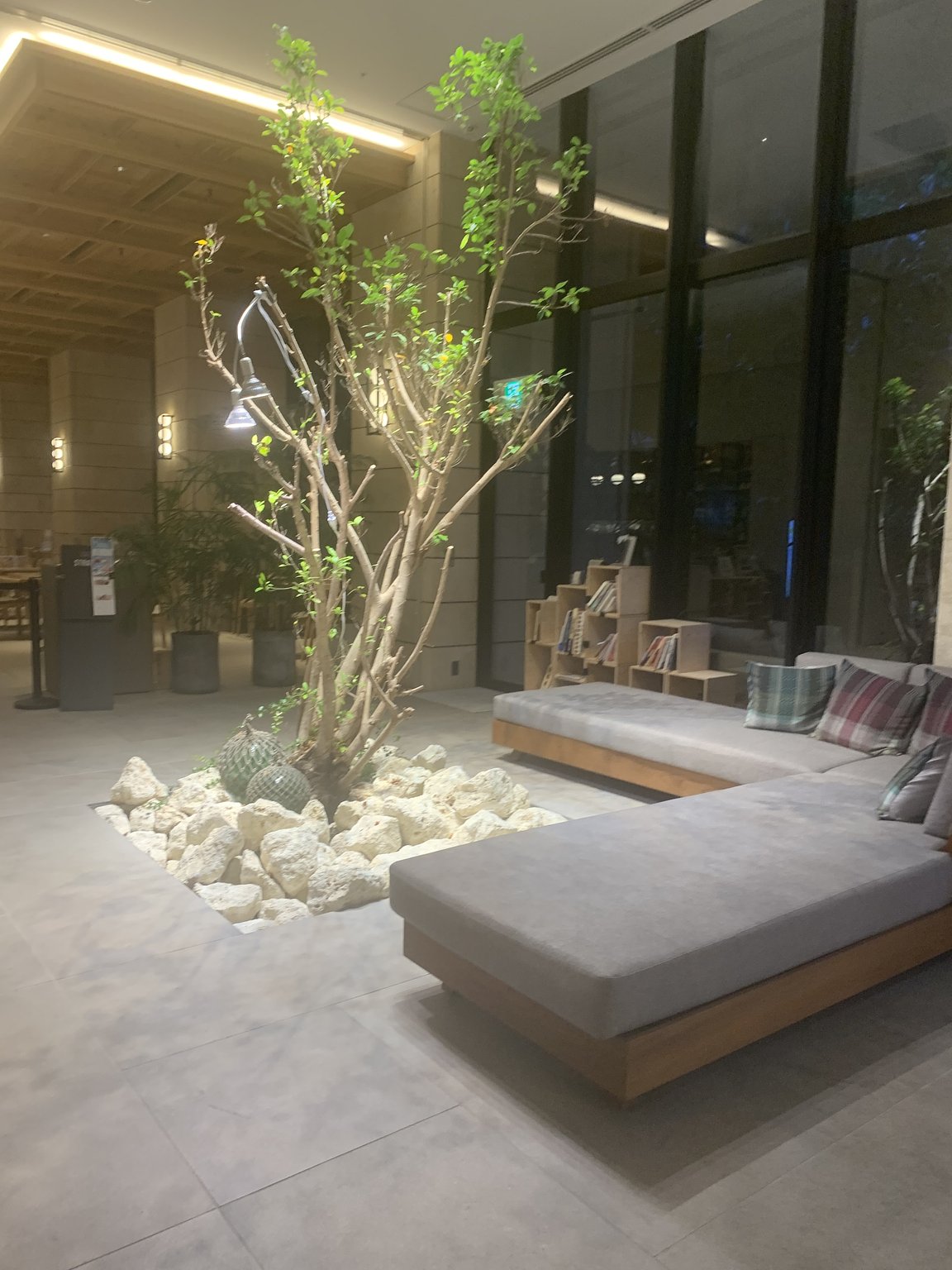 城市中心有小孩喜愛的滑水道的游泳池飯店❤️