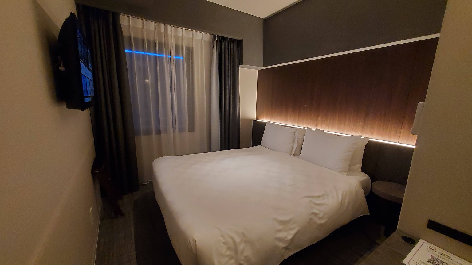 Close to Tsutenkaku! Stay in a Beautiful Room on a USJ Trip