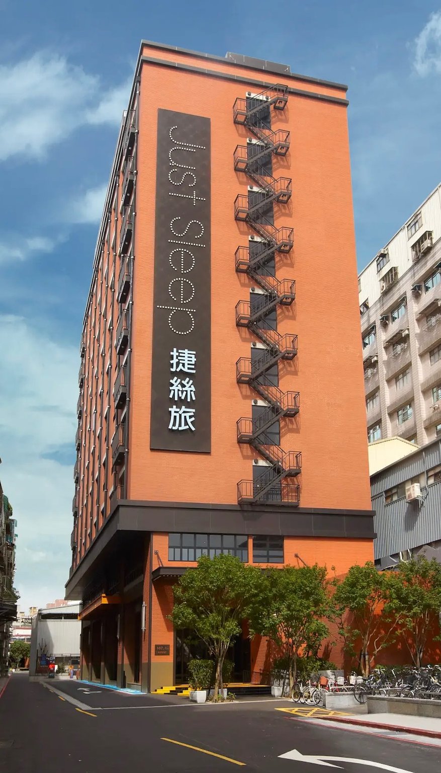 A Super Hotel Just a Minute's Walk from the Station