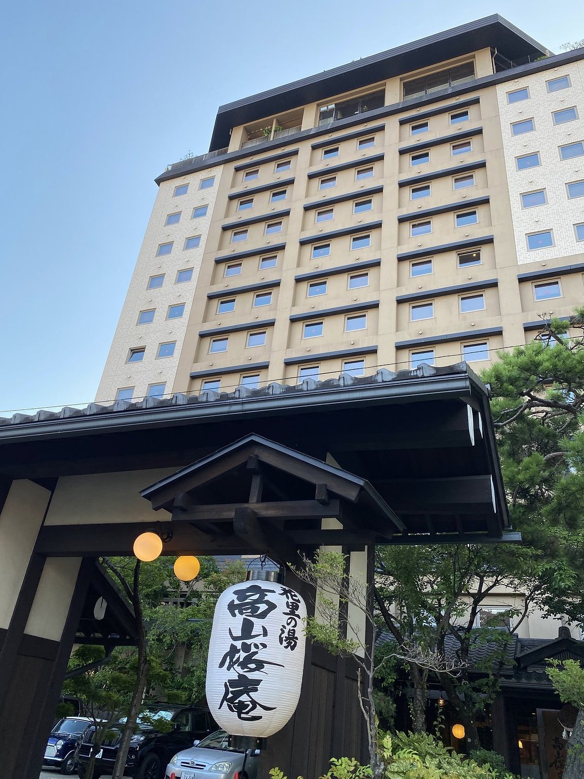 It's amazing that there's a Kyowak Resort near Takayama Station!!