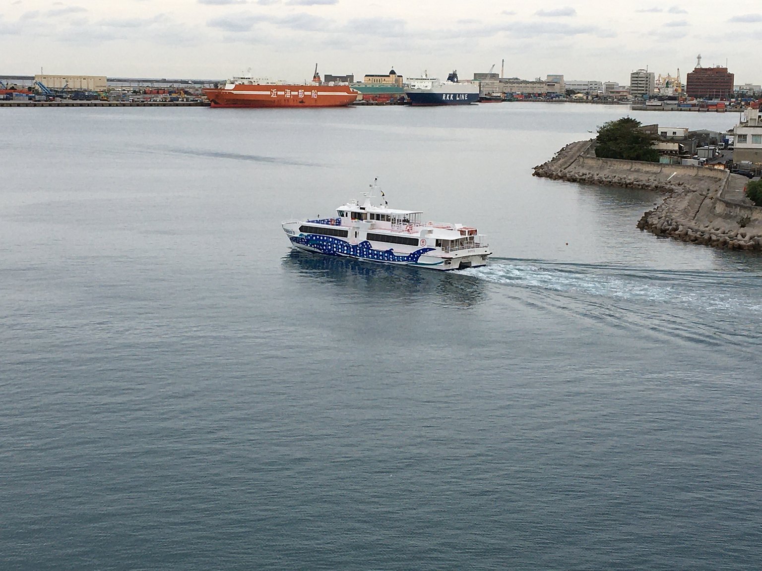 在泊港附近觀看船隻的有趣酒店